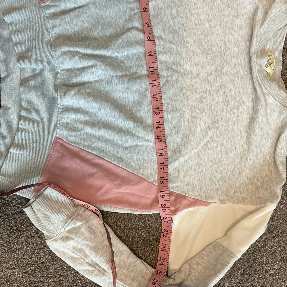 🩷H&M Gray and Pink Sweater Soft Knit Top - Picture 4 of 5